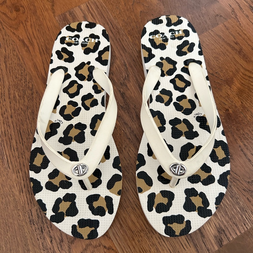 Coach Leopard Flip Flops 7/8